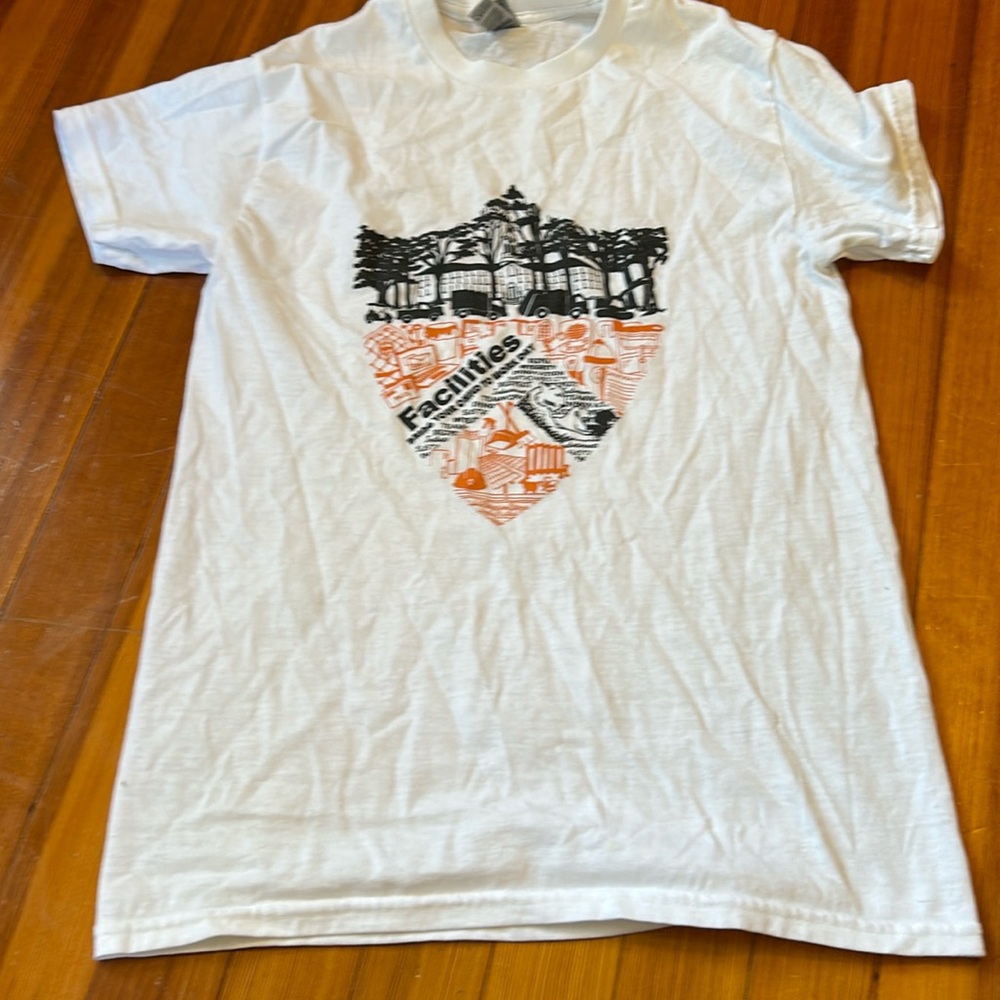 White tee shirt